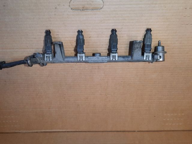 bontott MAZDA TRIBUTE Porlasztó Sor / Híd