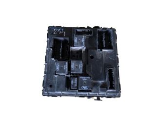 bontott MAZDA TRIBUTE Biztosítéktábla Doboz