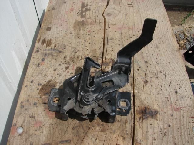 bontott MAZDA TRIBUTE Motorháztető Zárszerkezet