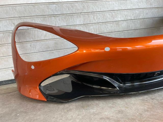 bontott MCLAREN 720S Első Lökhárító (Üresen)