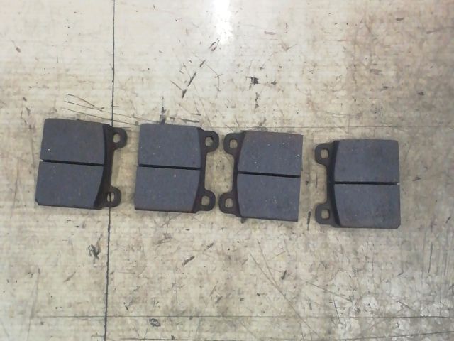 bontott MERCEDES-BENZ /8 Első Pár Fékbetét