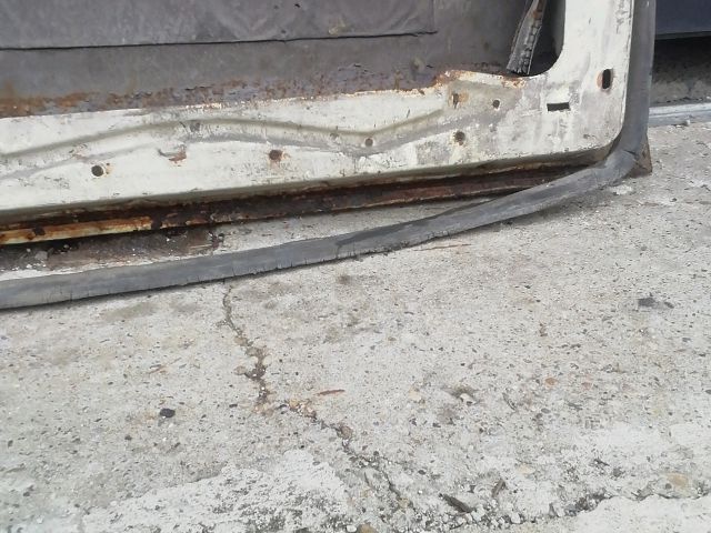 bontott MERCEDES-BENZ /8 Jobb első Ajtó (Üres lemez)