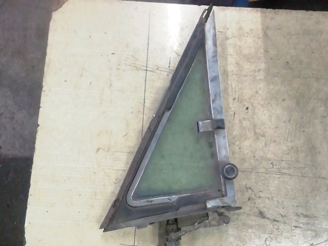 bontott MERCEDES-BENZ /8 Jobb első Fixüveg (Ajtóban)