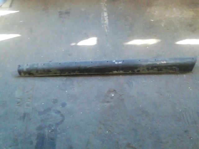 bontott MERCEDES-BENZ /8 Jobb Küszöb