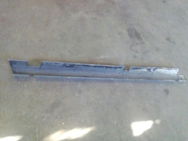 bontott MERCEDES-BENZ /8 Jobb Küszöb