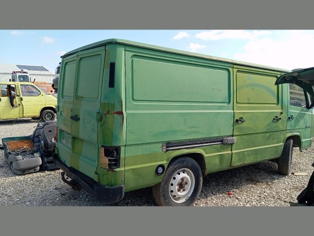 bontott MERCEDES-BENZ 100 Tankbetöltő Cső (Fém)