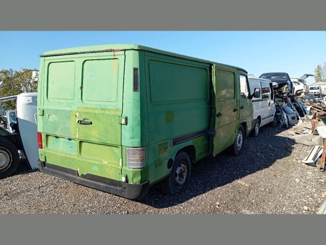 bontott MERCEDES-BENZ 100 Tankbetöltő Cső (Fém)