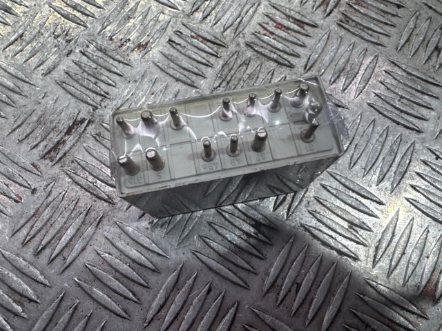 bontott MERCEDES-BENZ 190 Ablaktörlő Relé