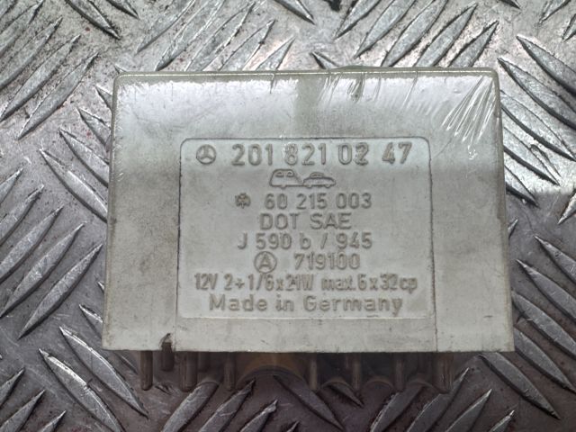 bontott MERCEDES-BENZ 190 Ablaktörlő Relé