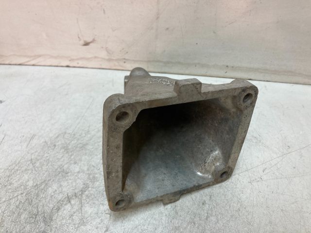 bontott MERCEDES-BENZ 190 Motor Tartó Bak Jobb