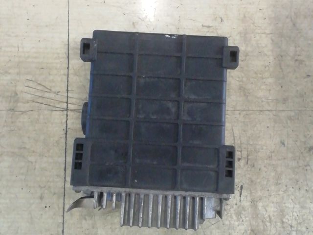 bontott MERCEDES-BENZ 190 Motorvezérlő