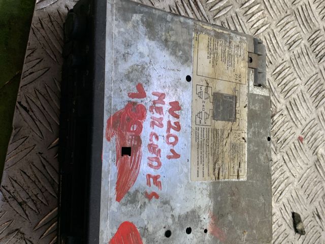 bontott MERCEDES-BENZ 190 Rádió / CD