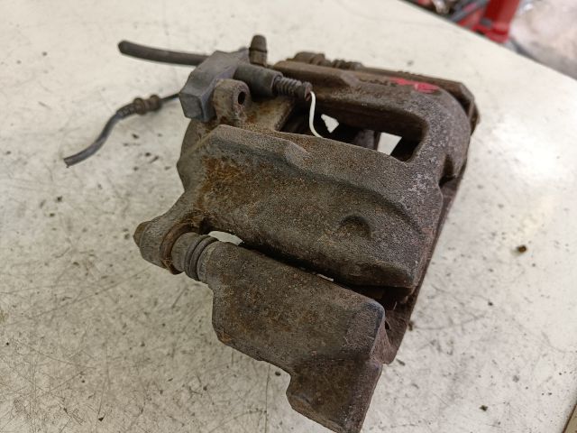 bontott MERCEDES-BENZ A-CLASS Jobb első Féknyereg Munkahengerrel