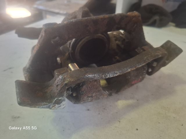 bontott MERCEDES-BENZ A-CLASS Jobb első Féknyereg Munkahengerrel