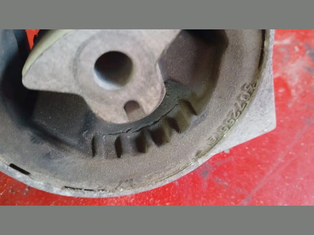 bontott MERCEDES-BENZ A-CLASS Motor Tartó Bak Jobb