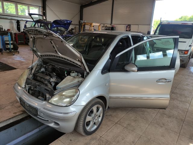 bontott MERCEDES-BENZ A-CLASS Jobb első Csonkállvány Kerékaggyal