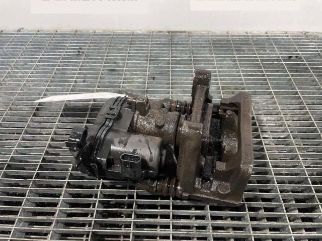 bontott MERCEDES-BENZ A-CLASS Jobb hátsó Féknyereg Munkahengerrel