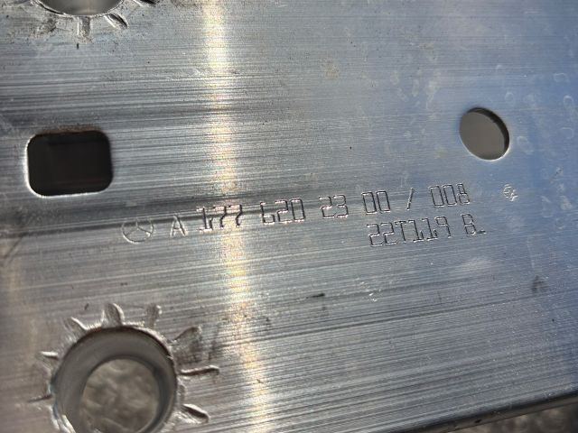 bontott MERCEDES-BENZ A-CLASS Bal Lökhárító Tartó Nyúlványvég