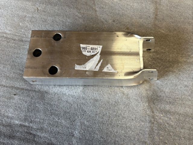 bontott MERCEDES-BENZ A-CLASS Bal Lökhárító Tartó Nyúlványvég