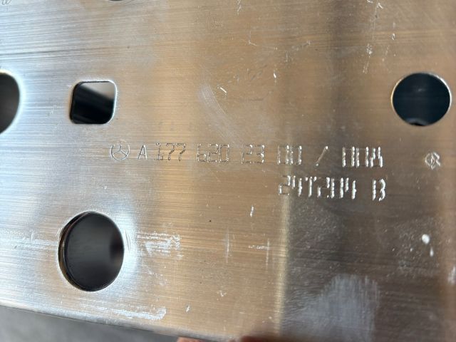 bontott MERCEDES-BENZ A-CLASS Bal Lökhárító Tartó Nyúlványvég