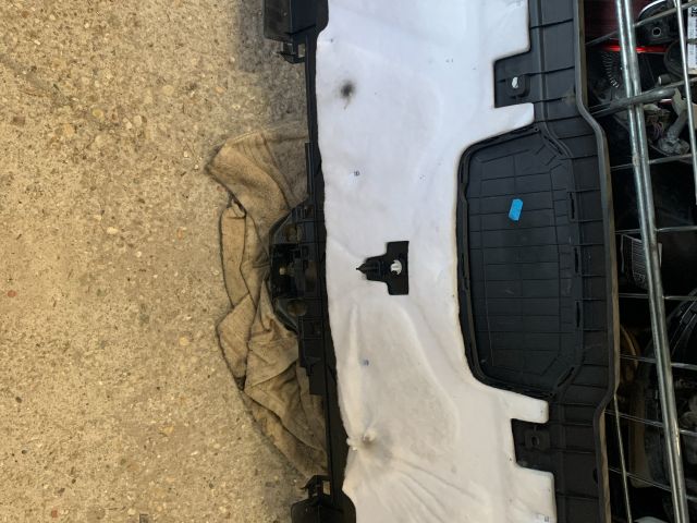 bontott MERCEDES-BENZ A-CLASS Csomagtérajtó Burkolat (Részeivel)