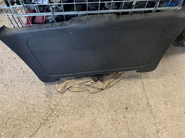 bontott MERCEDES-BENZ A-CLASS Csomagtérajtó Burkolat (Részeivel)