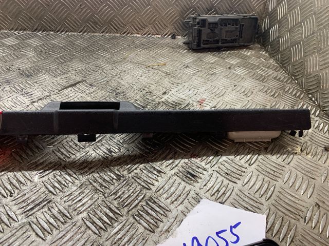 bontott MERCEDES-BENZ A-CLASS Csomagtérajtó Burkolat (Részeivel)