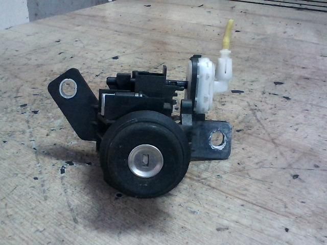 bontott MERCEDES-BENZ A-CLASS Csomagtérajtó Kilincs