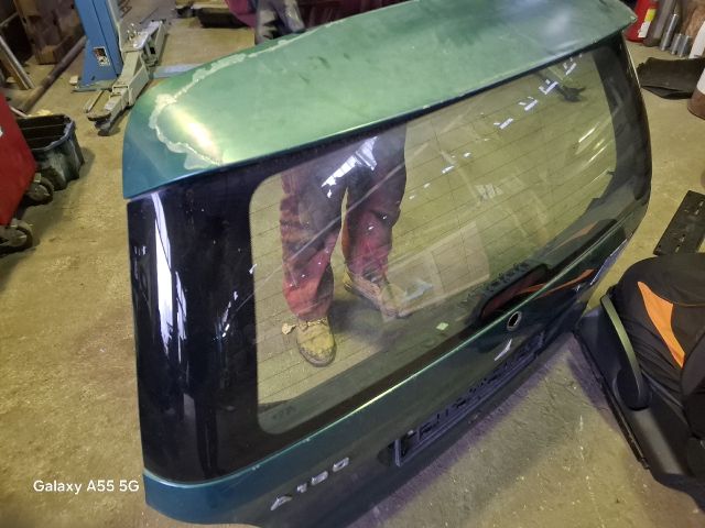 bontott MERCEDES-BENZ A-CLASS Csomagtérajtó (Üres lemez)