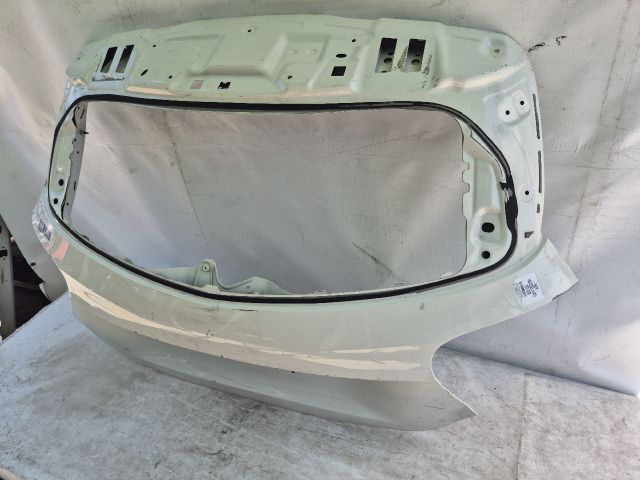 bontott MERCEDES-BENZ A-CLASS Csomagtérajtó (Üres lemez)