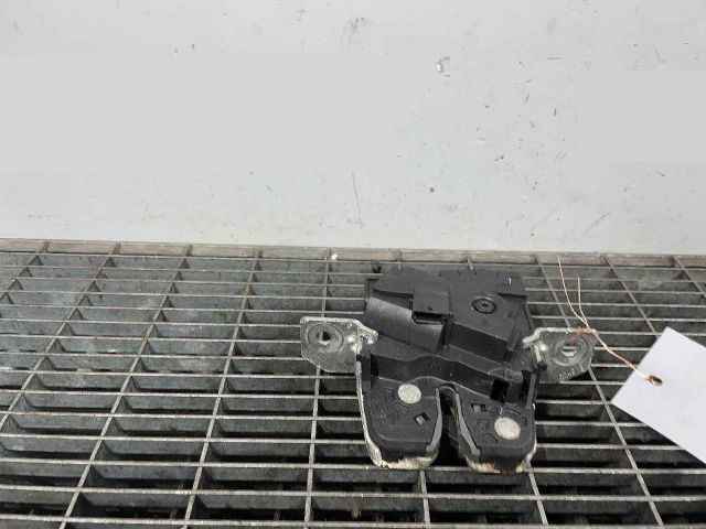 bontott MERCEDES-BENZ A-CLASS Csomagtérajtó Ütköző