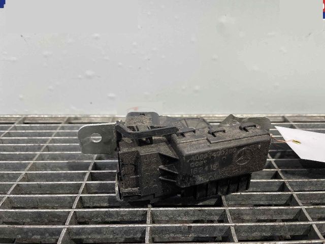 bontott MERCEDES-BENZ A-CLASS Csomagtérajtó Ütköző