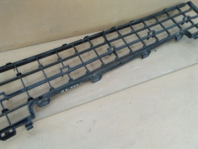 bontott MERCEDES-BENZ A-CLASS Első Lökhárító Alsó Középső Díszrács