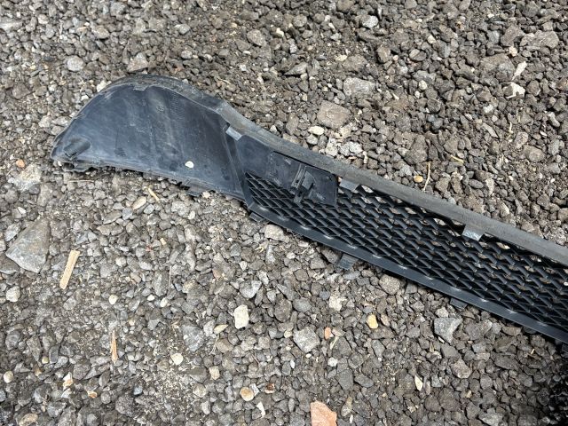 bontott MERCEDES-BENZ A-CLASS Első Lökhárító Alsó Középső Díszrács