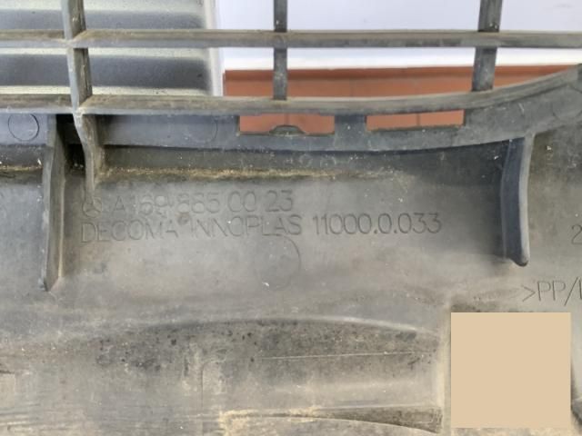 bontott MERCEDES-BENZ A-CLASS Első Lökhárító Alsó Középső Díszrács