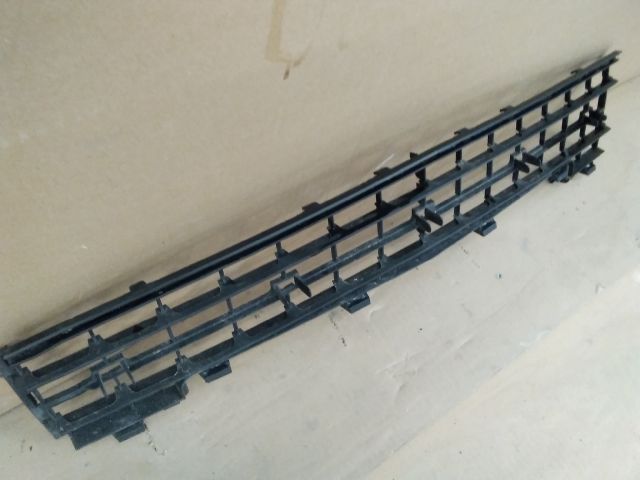 bontott MERCEDES-BENZ A-CLASS Első Lökhárító Alsó Középső Díszrács