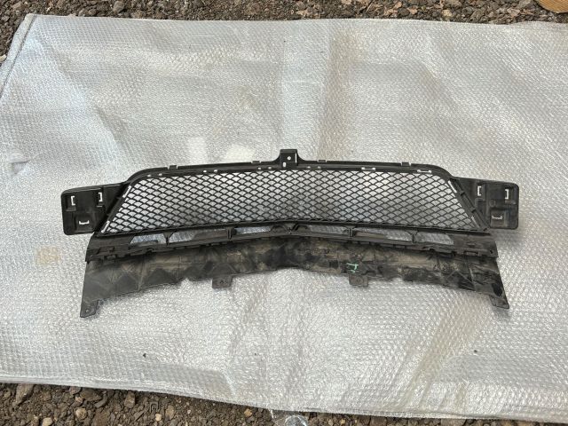 bontott MERCEDES-BENZ A-CLASS Első Lökhárító Alsó Középső Díszrács