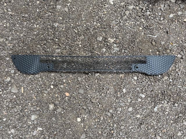 bontott MERCEDES-BENZ A-CLASS Első Lökhárító Alsó Középső Díszrács