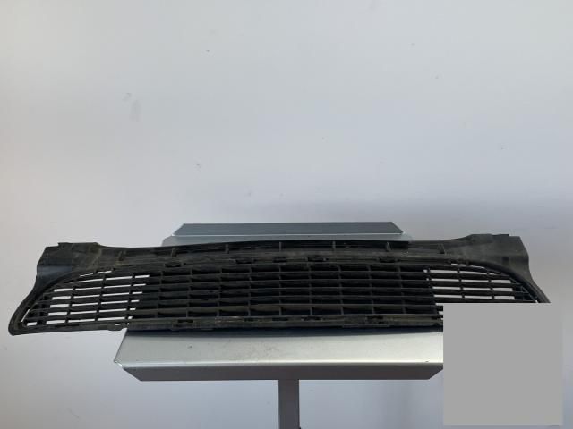 bontott MERCEDES-BENZ A-CLASS Első Lökhárító Alsó Középső Díszrács