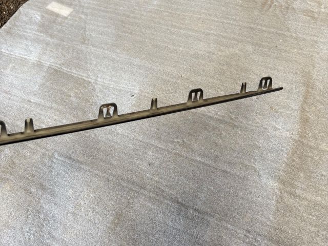 bontott MERCEDES-BENZ A-CLASS Első Lökhárító Alsó (Műanyag)