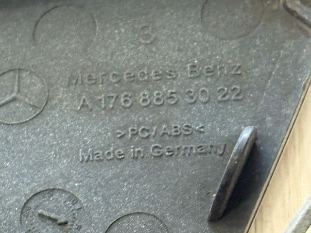 bontott MERCEDES-BENZ A-CLASS Első Vonószem Burkolat