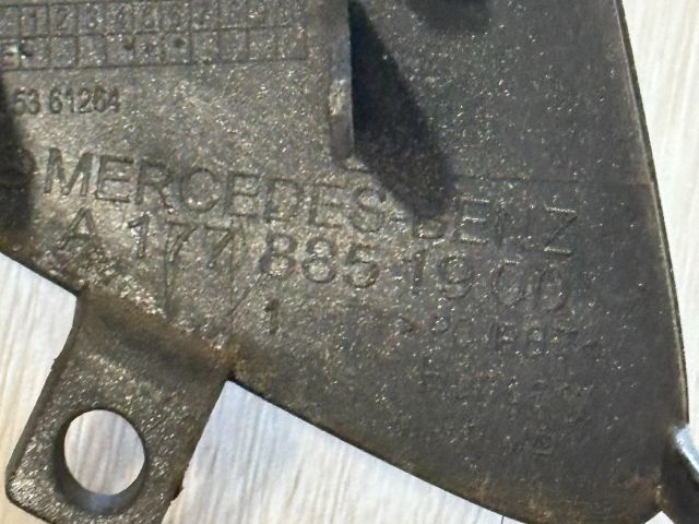 bontott MERCEDES-BENZ A-CLASS Első Vonószem Burkolat