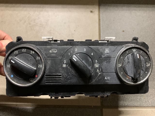 bontott MERCEDES-BENZ A-CLASS Fűtéskapcsoló (manuális klímás)