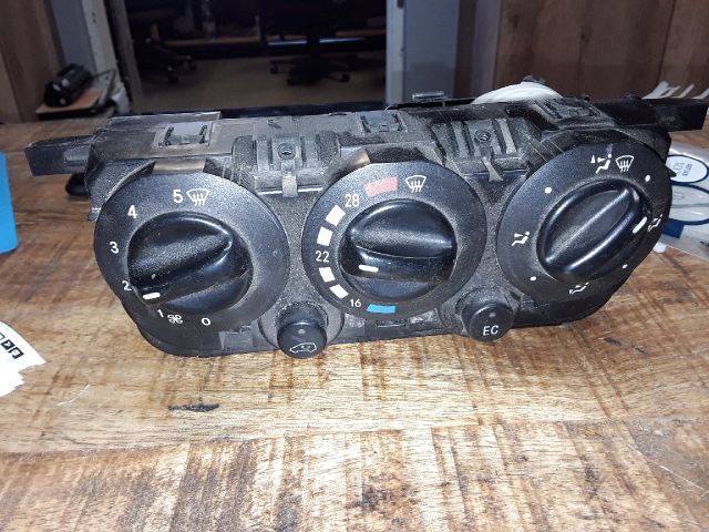 bontott MERCEDES-BENZ A-CLASS Fűtéskapcsoló (manuális klímás)