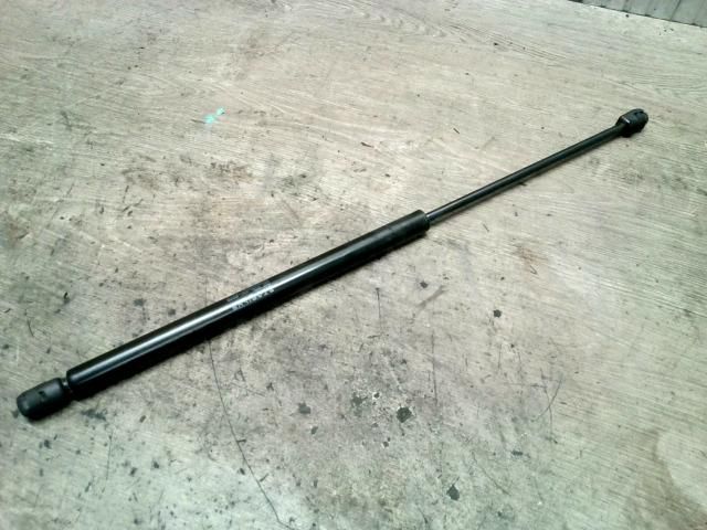 bontott MERCEDES-BENZ A-CLASS Gázrugós Kitámasztó Teleszkóp Csomagtérajtó Jobb