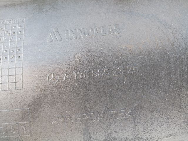 bontott MERCEDES-BENZ A-CLASS Hátsó Lökhárító (Üresen)