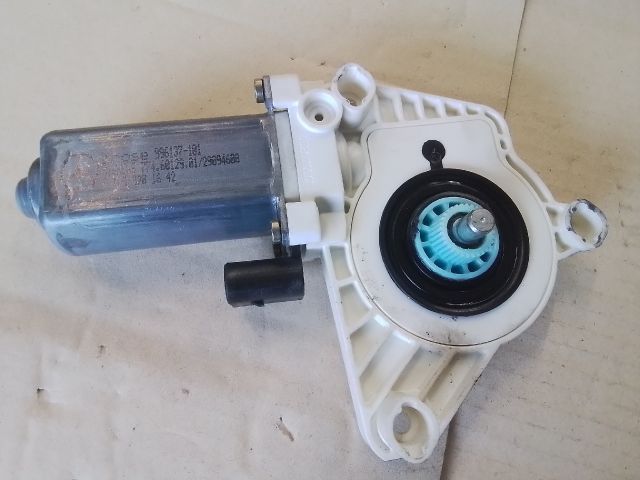 bontott MERCEDES-BENZ A-CLASS Jobb első Ablakemelő Motor