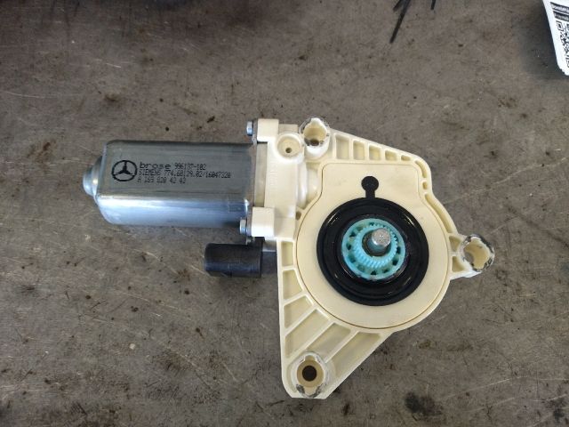 bontott MERCEDES-BENZ A-CLASS Jobb első Ablakemelő Motor