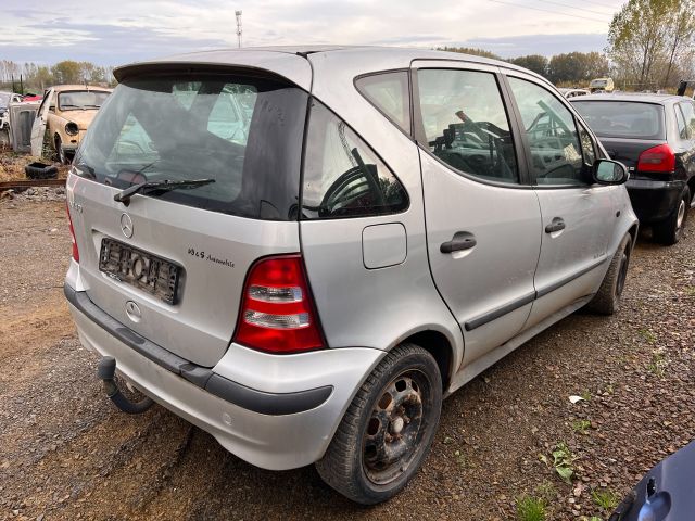 bontott MERCEDES-BENZ A-CLASS Jobb első Ajtó (Részeivel)