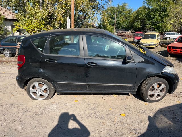 bontott MERCEDES-BENZ A-CLASS Jobb első Ajtó (Részeivel)